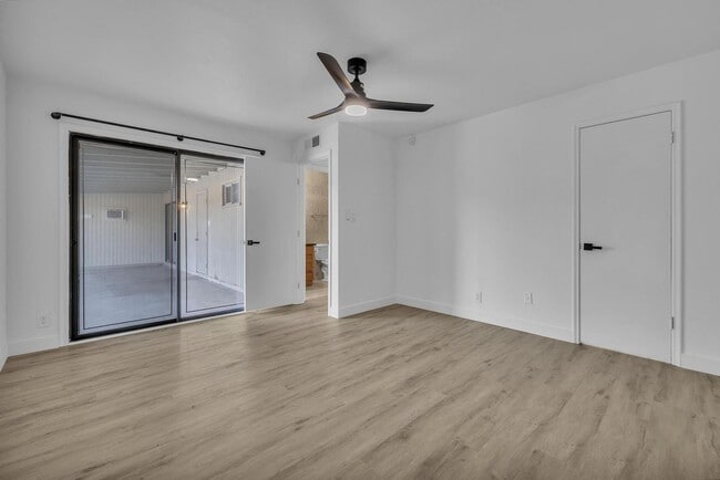 Building Photo - ASU 5 BEDROOM/ 2 BATH WITH POOL!!