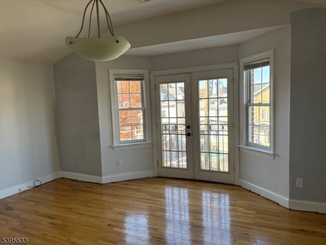 Building Photo - 728 Linden Ave