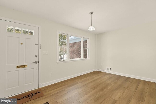 Building Photo - 2736 Stephenson Ln NW