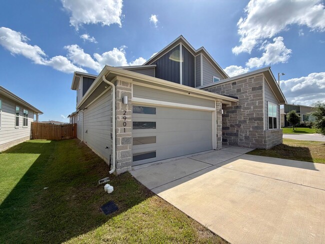 Building Photo - 2901 Louris Ln