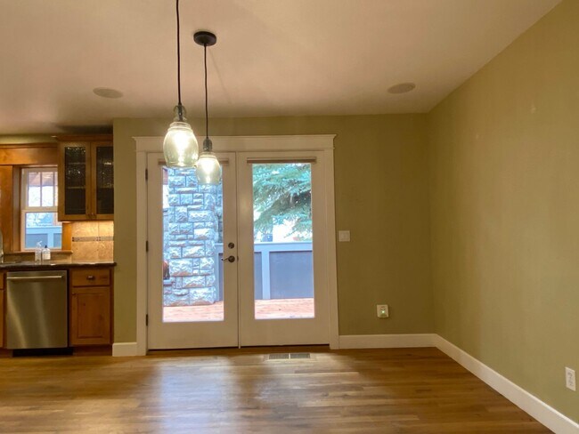 Building Photo - Northwest Crossing Gem! Bonus Office and F...