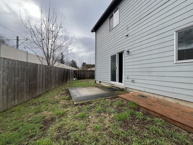 Building Photo - Well-Appointed 4BR/2.5BA Home with Spacious Living Areas & Modern Kitchen