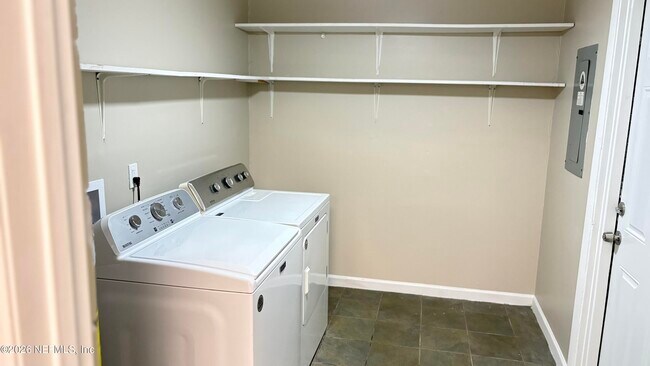 Building Photo - 8036 Delaroche Dr