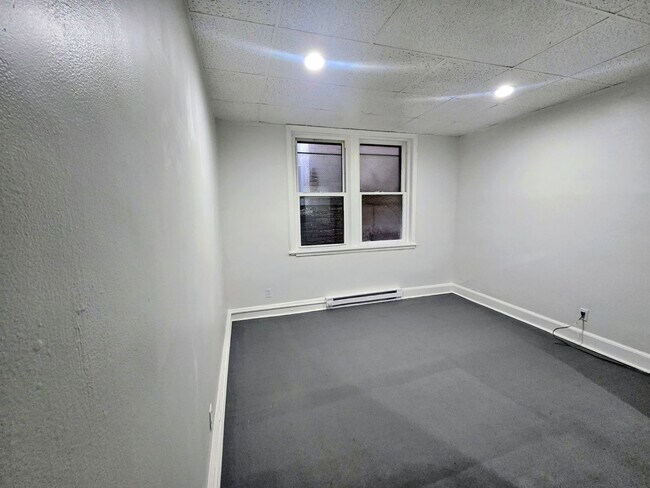 Building Photo - 42 N Eighth St