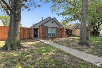 Building Photo - 913 Sugarberry Dr