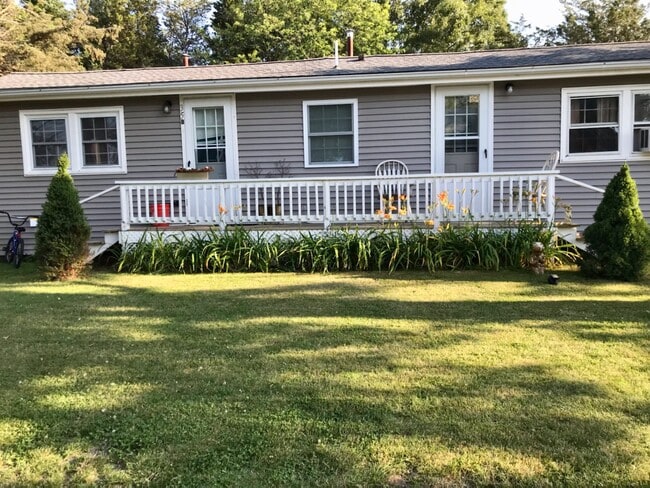 Primary Photo - 35 Hemlock St