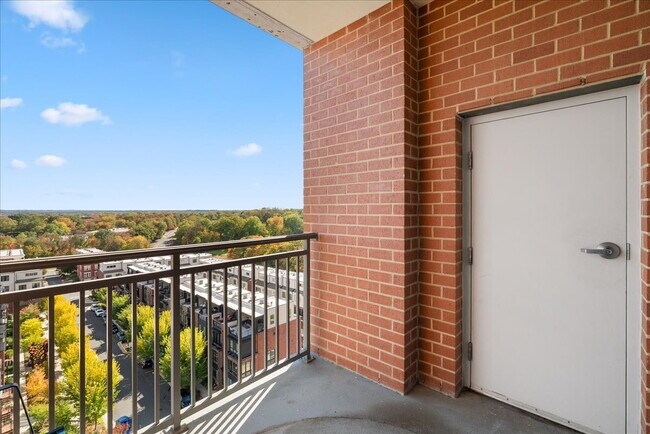 Building Photo - Stunning 9th-Floor Retreat at The Mercer