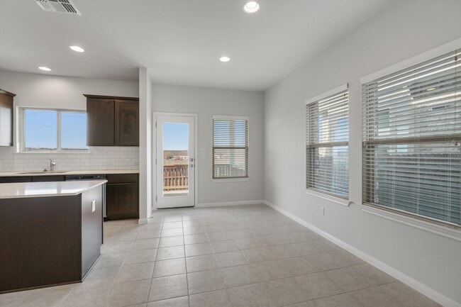 Building Photo - 466 Spinnaker Loop