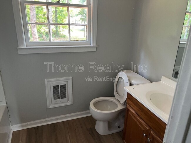 Building Photo - 1705 Fountain St