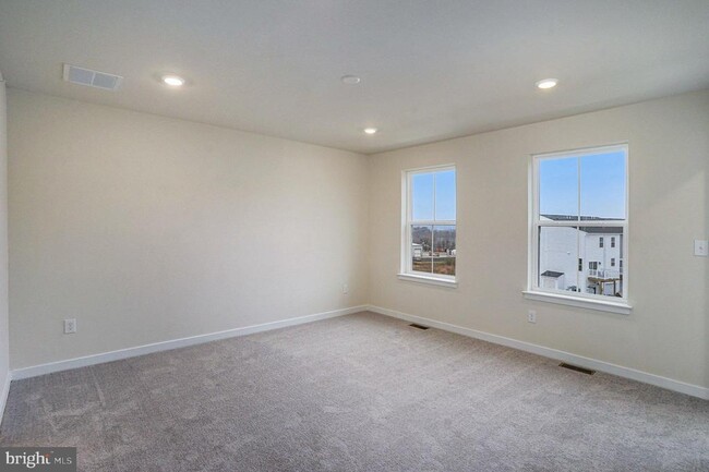 Building Photo - 708 Platinum Dr