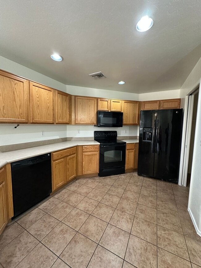 Building Photo - Beautiful 3 Bed 2 Bath House!!