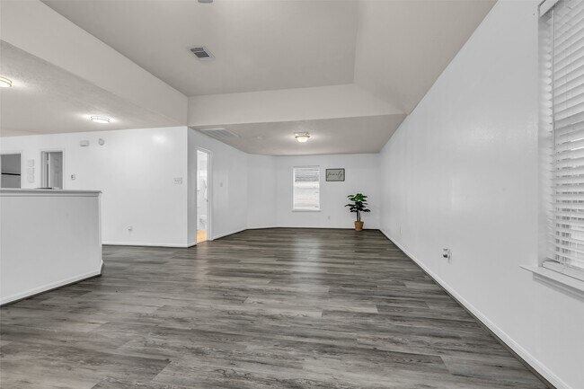 Building Photo - 210 Billingford Dr