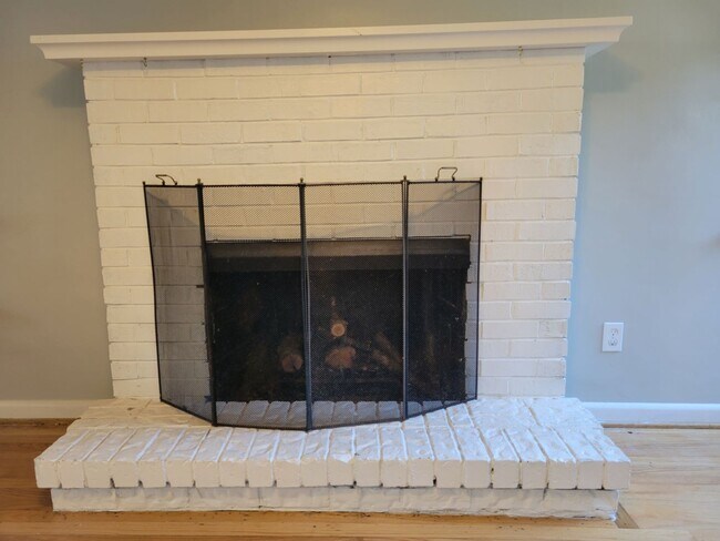 Building Photo - Gorgeous Oasis in Licton Springs Available...