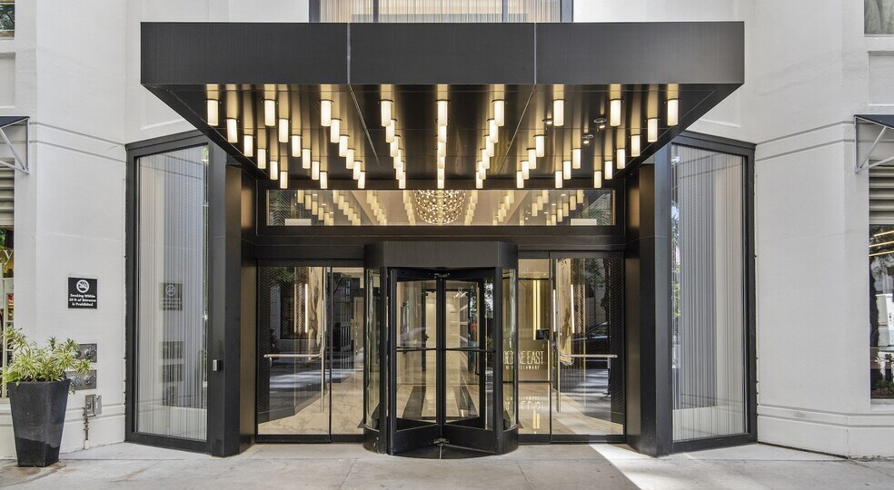 Building Photo - 57 E Delaware Pl