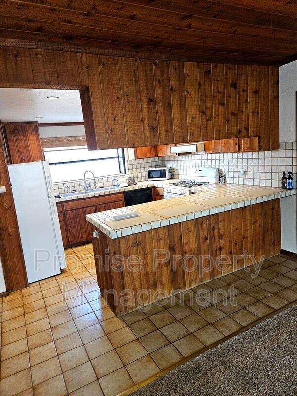 Building Photo - 934 S Myers St