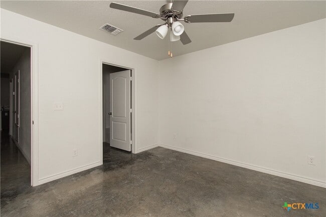 Building Photo - 1004 Barbara Jordan St