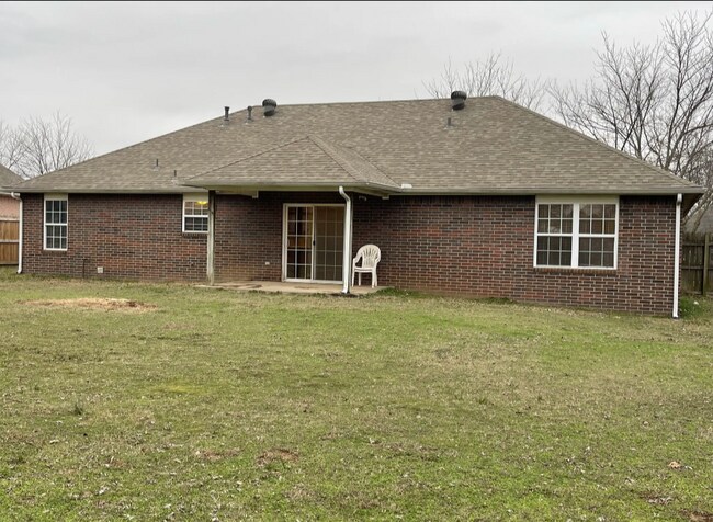 Building Photo - 1975 Montclair Ave