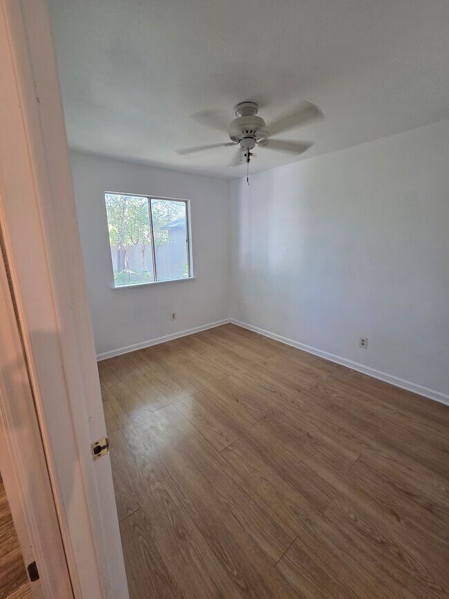 Building Photo - Nice 3 bedroom 1 bath for rent