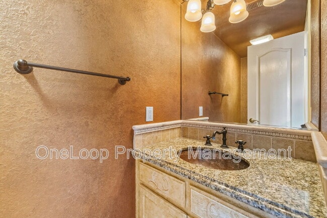 Building Photo - 493 Summerhill View