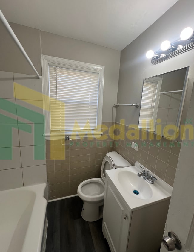 Building Photo - Spacious 4-5 Bedroom, 2-Bath Corner Lot Ho...
