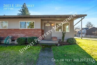 Building Photo - Cute 2BD 1BA Duplex Near Downtown Vancouve...