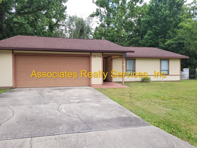 Building Photo - Nice 3 bedroom House! Great for families! ...