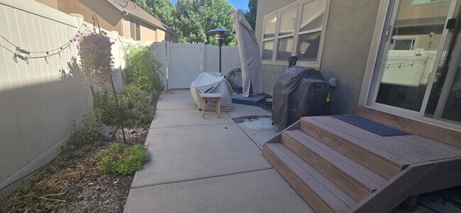Building Photo - Beautiful 3 Bed 3.5 Bath in Riverton!!
