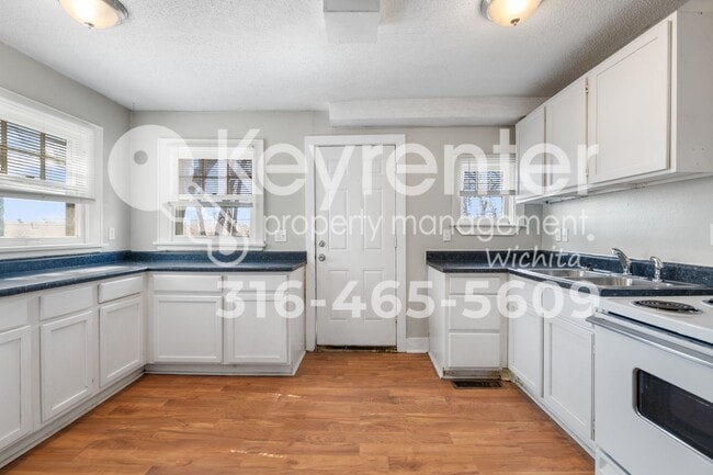 Building Photo - 1549 N Holyoke Ave