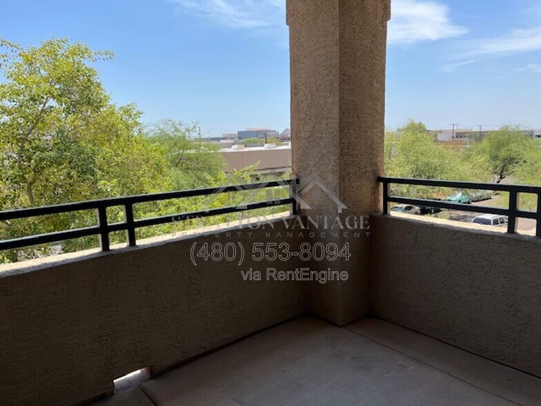 Building Photo - 5401 E Van Buren St