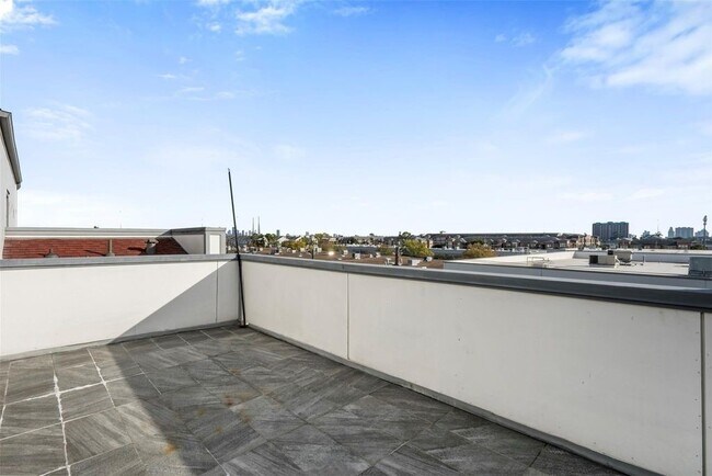 Building Photo - 6106 Clarkson Ln