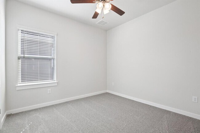 Building Photo - 2332 Delano Dr