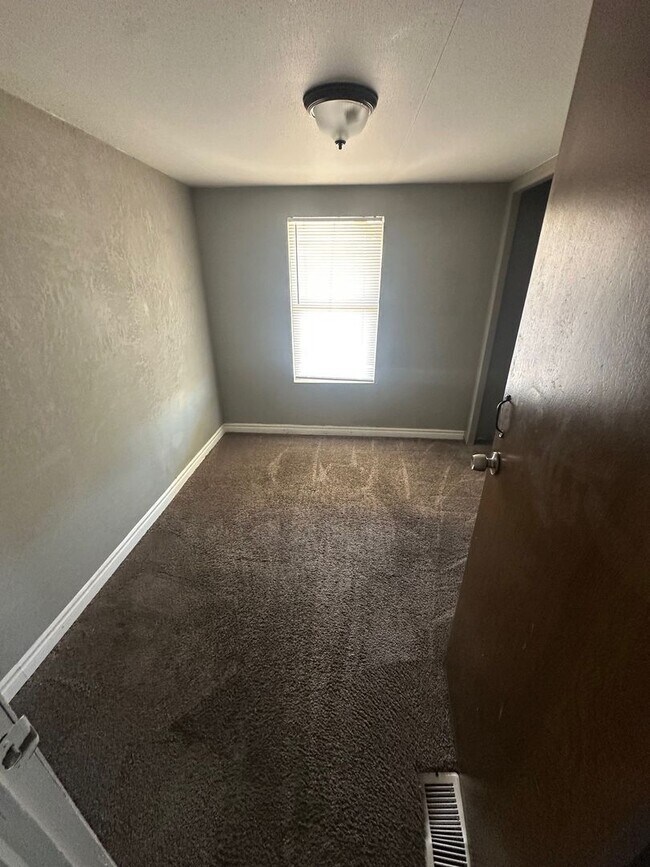 Building Photo - 201 Shoshone Ln