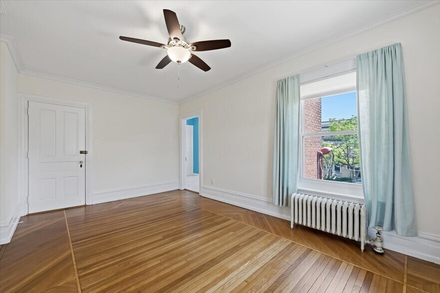 Building Photo - 606 5th St