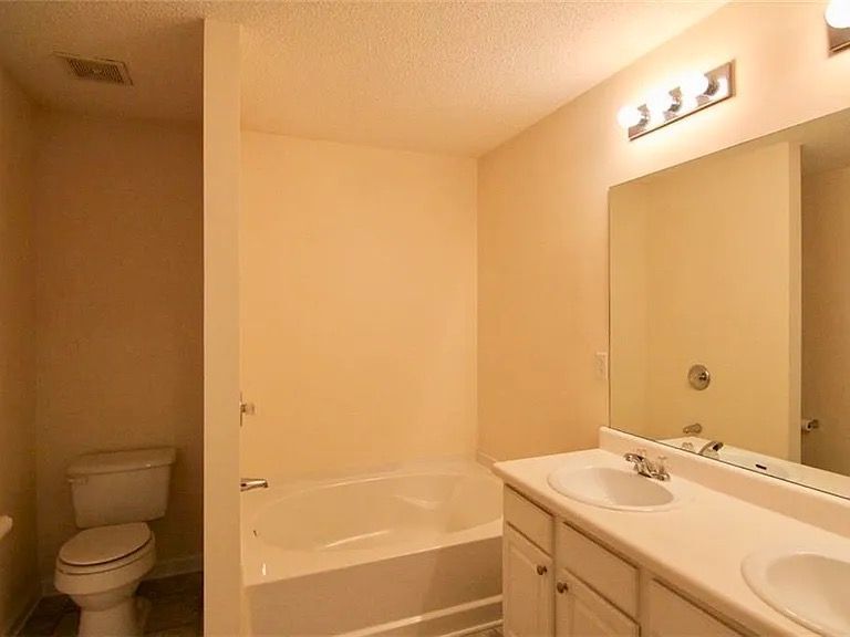 Building Photo - 246 Azalea Cir