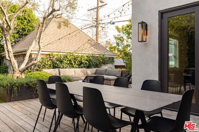 Building Photo - 100 N La Jolla Ave
