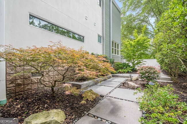 Building Photo - 2269 Briarwood Hills Dr NE