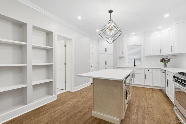 Building Photo - 520 River Ave