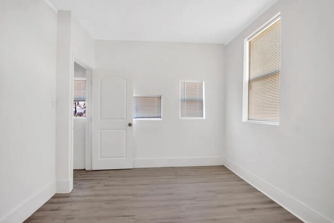 Building Photo - 2105 Walnut St