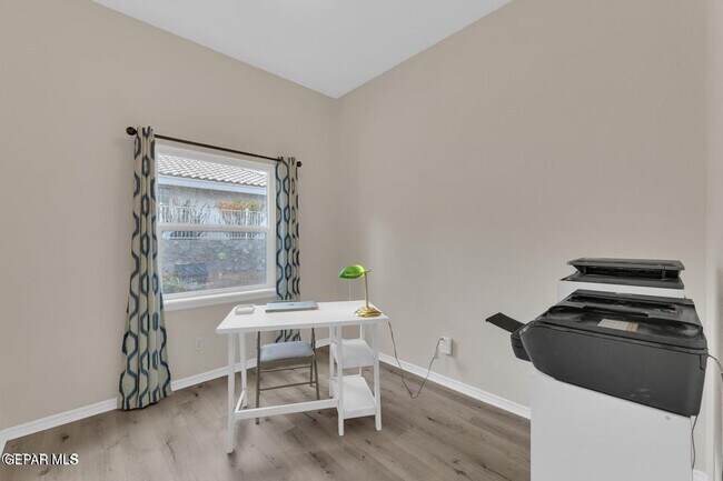 Building Photo - 1121 Regal Ridge Dr