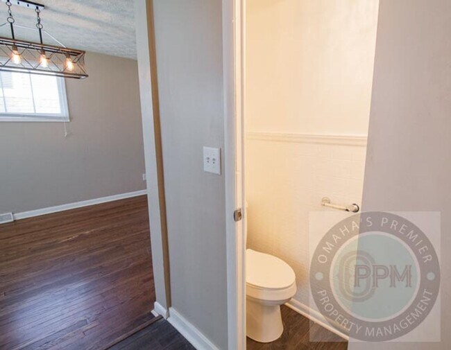 Building Photo - TRISARA 3129/3131 CASS ST