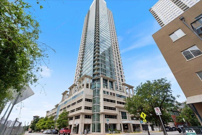 Building Photo - 300 Bowie St