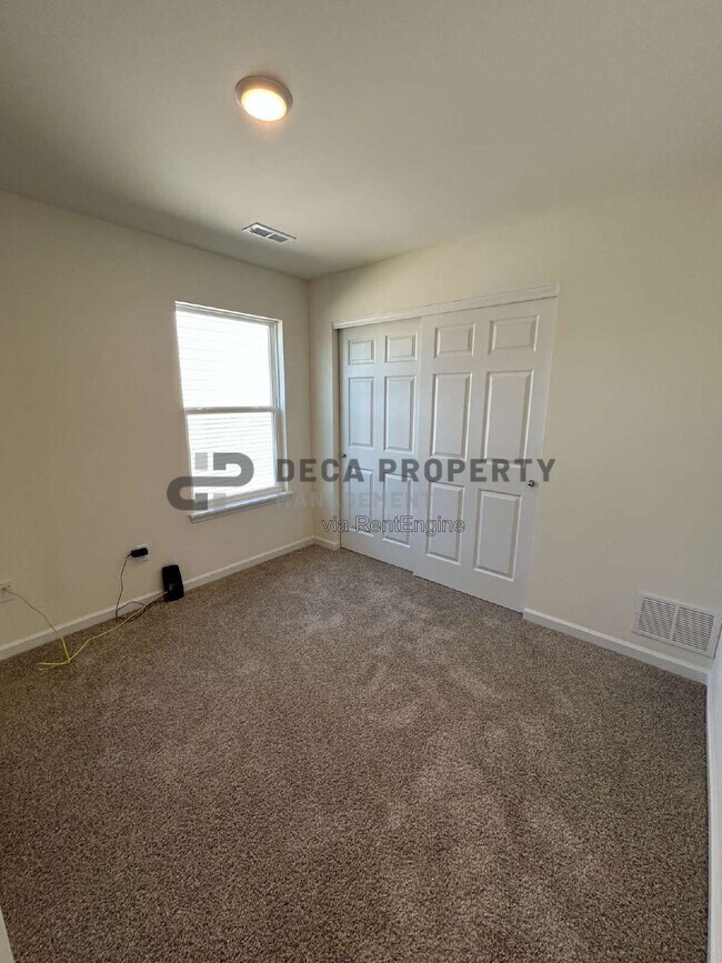 Building Photo - 16732 River Stone Dr