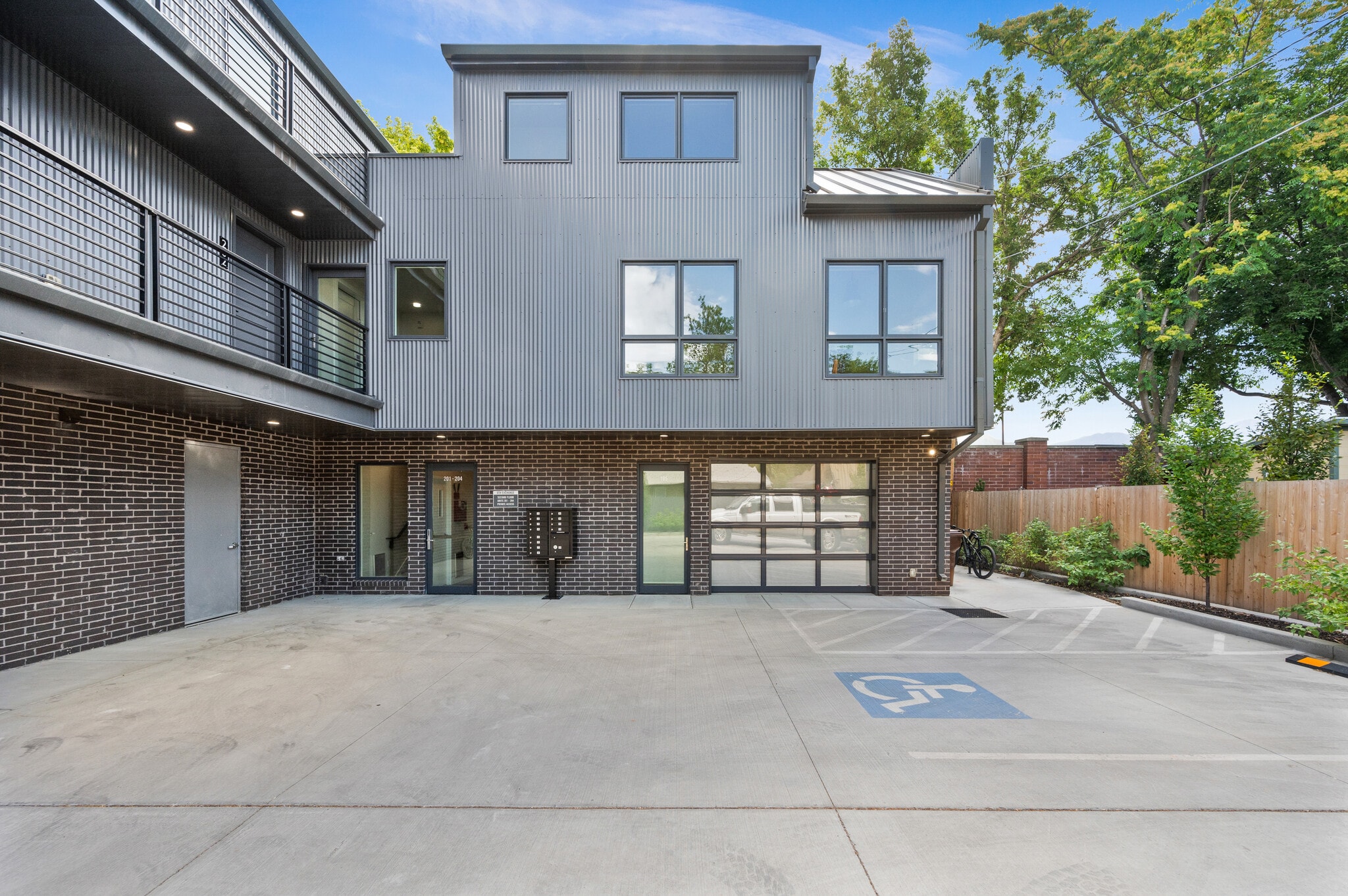 Building Photo - 810 E 800 S