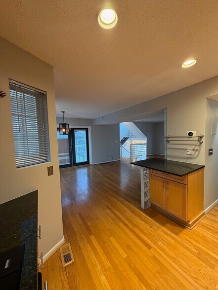 Building Photo - 1091 Harrison Ave