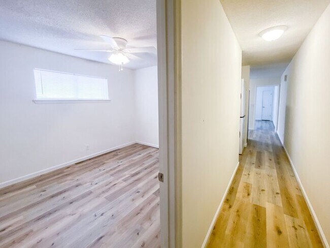 Building Photo - Beautiful 2 Bedroom in East Ridge, TN!