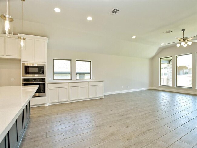 Building Photo - 612 Jefferson Dr