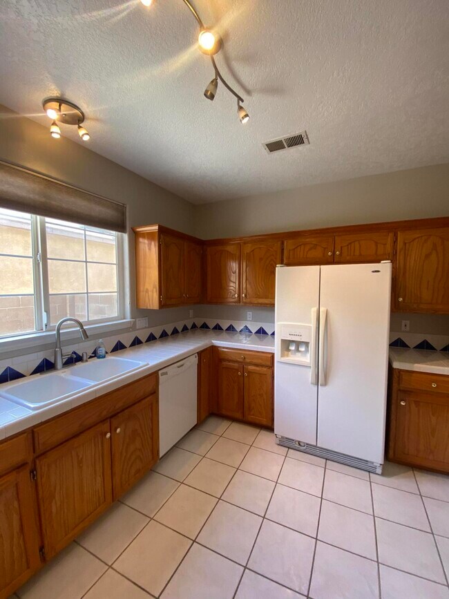 Building Photo - 7305 Peregrine Rd NE