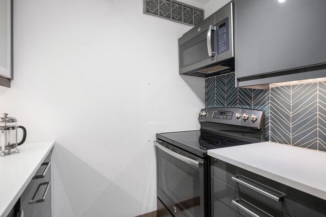 Building Photo - 1601 Faro Dr
