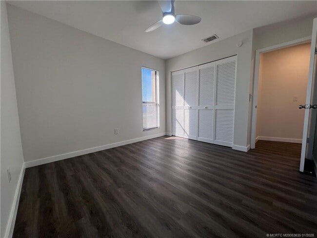 Building Photo - 981 SW Bay State Rd