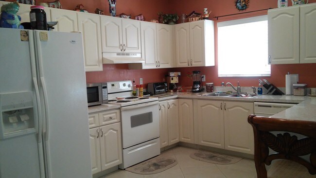 Kitchen - 865 SW 6th St